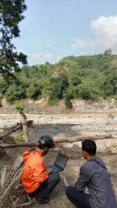 Tim Sasaka melakukan asesmen pembangunan jembatan darurat pascabencana banjir dan longsor di Aceh, Januari 2025