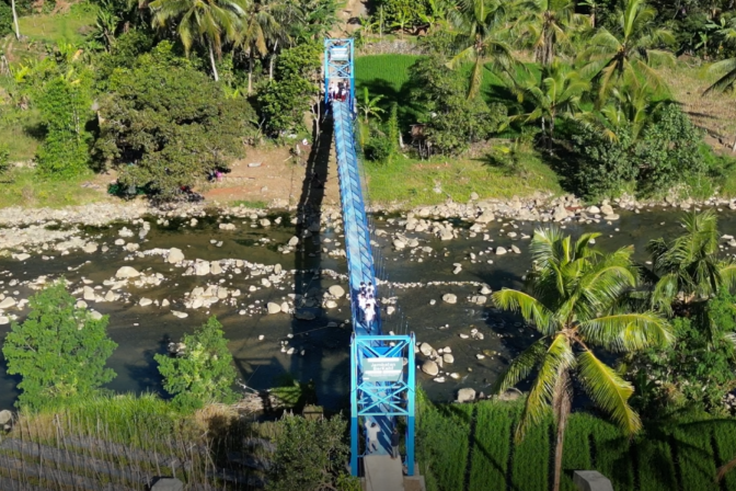 Jembatan modular Sasaka dalam proses fabrikasi dan instalasi